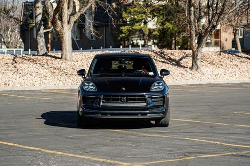 2024 Porsche Macan Base