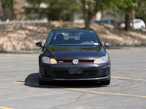 Deep Black Pearl 2017 Volkswagen Golf GTI 2.0T S 4-Door