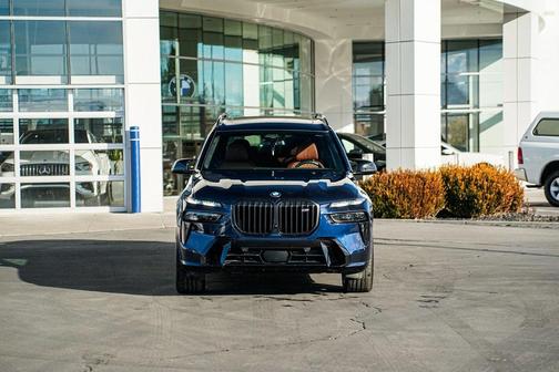 2025 BMW X7 M60i