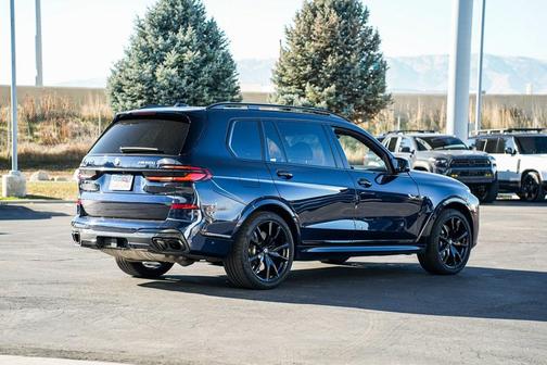 2025 BMW X7 M60i