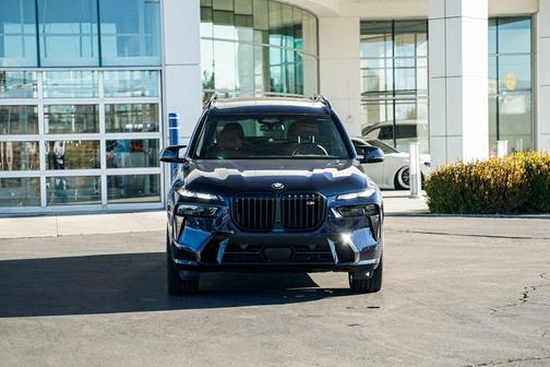 2025 BMW X7 M60i