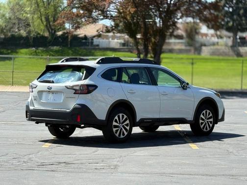 Crystal White Pearl 2022 Subaru Outback Base