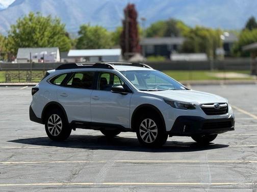 Crystal White Pearl 2022 Subaru Outback Base