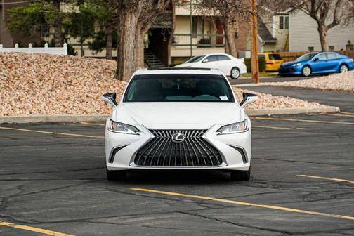2022 Lexus ES 250 Base