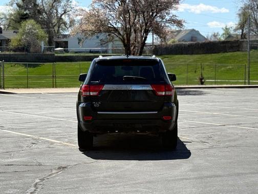 Brilliant Black Crystal Pearlcoat 2013 Jeep Grand Cherokee Overland