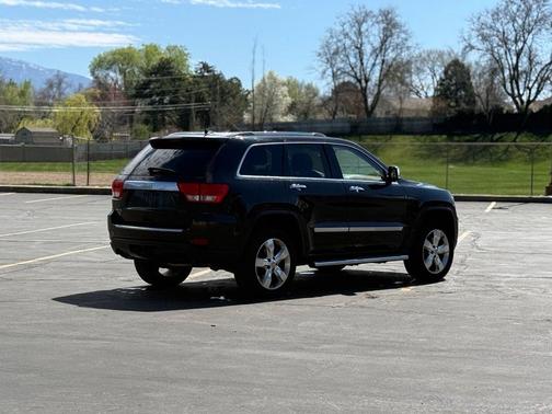 Brilliant Black Crystal Pearlcoat 2013 Jeep Grand Cherokee Overland