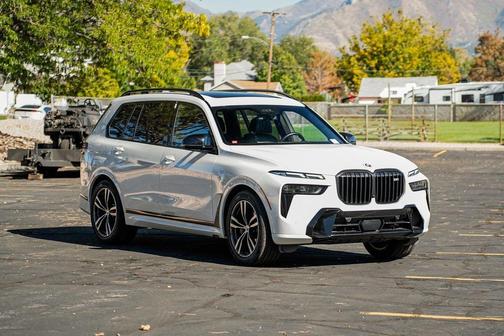 2023 BMW X7 M60i