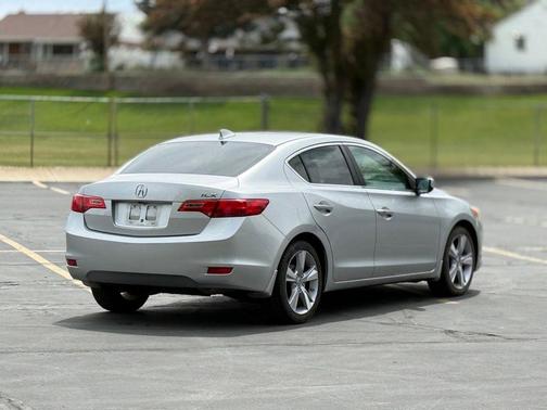 Bellanova White Pearl 2013 Acura ILX 2.0L w/Premium Package