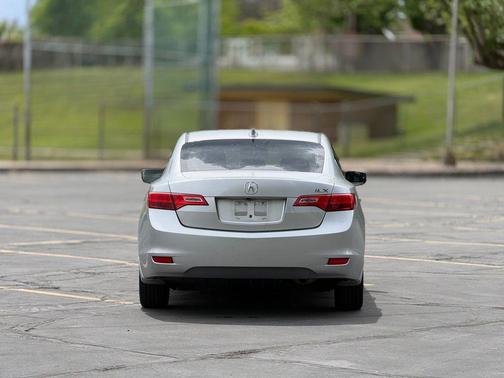 Bellanova White Pearl 2013 Acura ILX 2.0L w/Premium Package