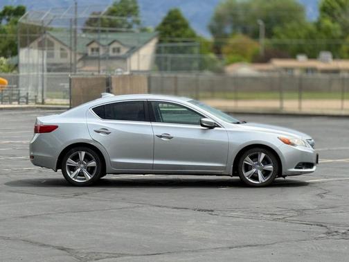 Bellanova White Pearl 2013 Acura ILX 2.0L w/Premium Package
