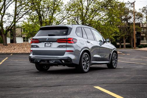 Skyscraper Grey Metallic 2026 BMW X5 xDrive40i
