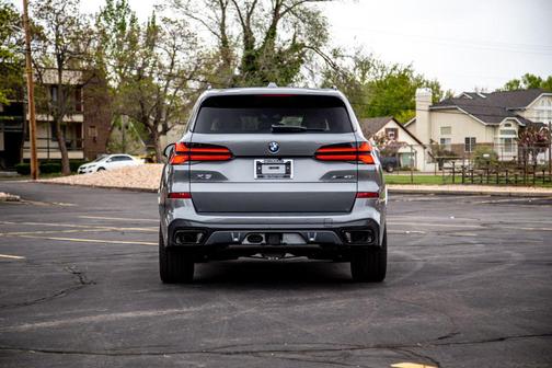 Skyscraper Grey Metallic 2026 BMW X5 xDrive40i