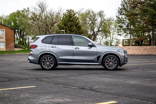Skyscraper Grey Metallic 2026 BMW X5 xDrive40i