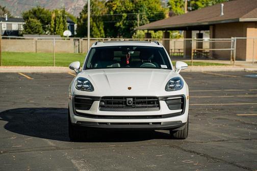 2023 Porsche Macan T