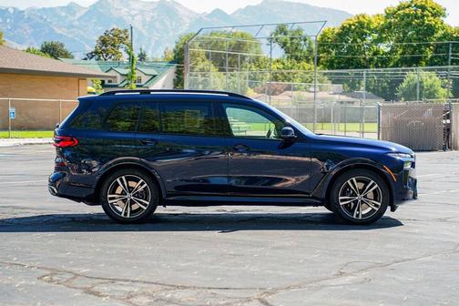2023 BMW X7 M60i