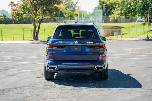 2023 BMW X7 M60i
