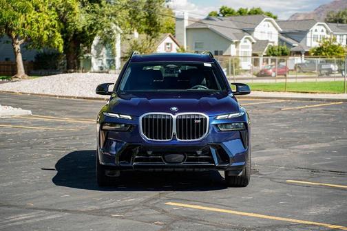 2023 BMW X7 M60i