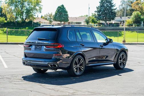 2023 BMW X7 M60i