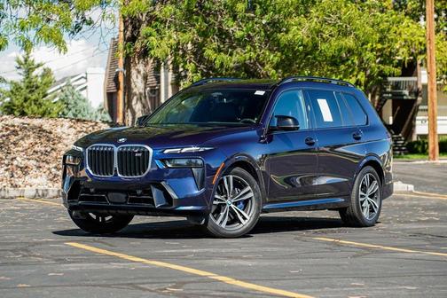 2023 BMW X7 M60i
