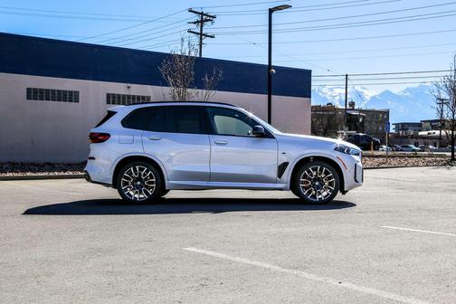 2026 BMW X5 M60i