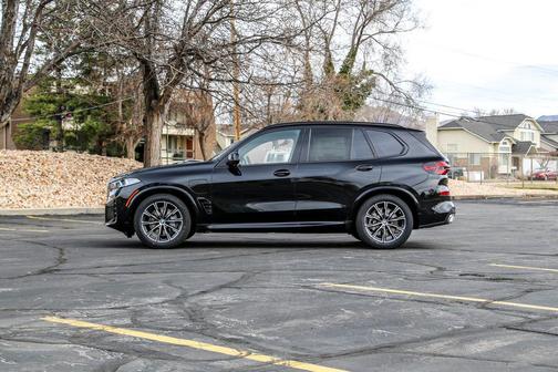 Black Sapphire Metallic 2026 BMW X5 PHEV xDrive50e