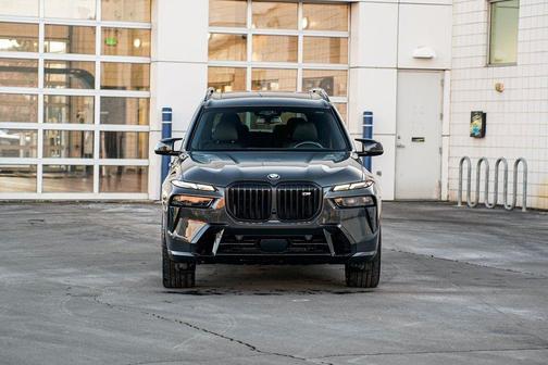 2025 BMW X7 M60i