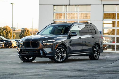 2025 BMW X7 M60i