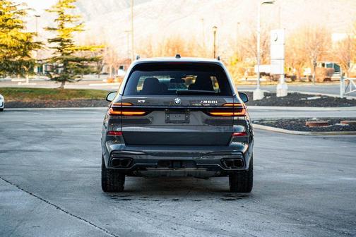 2025 BMW X7 M60i