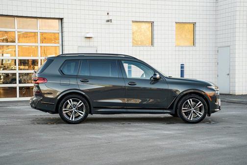 2025 BMW X7 M60i