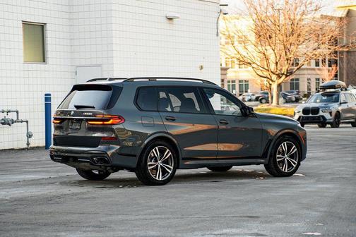 2025 BMW X7 M60i