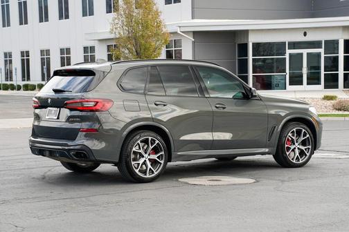 2022 BMW X5 M50i