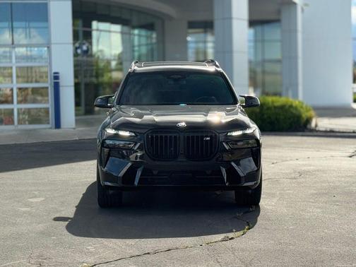 2025 BMW X7 M60i
