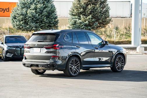 2025 BMW X5 M60i