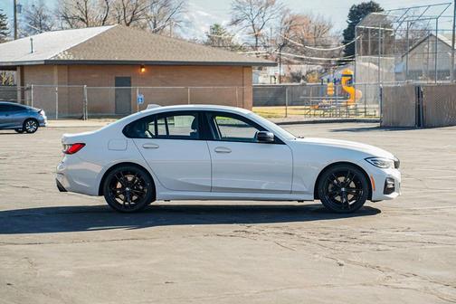 2021 BMW 330 xDrive