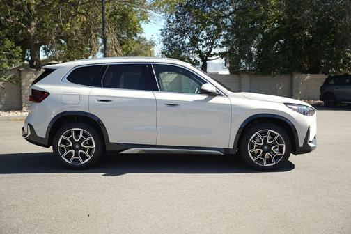 Alpine White 2026 BMW X1 xDrive28i