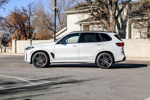 2026 BMW X5 M60i