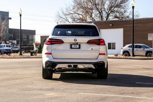 2026 BMW X5 M60i