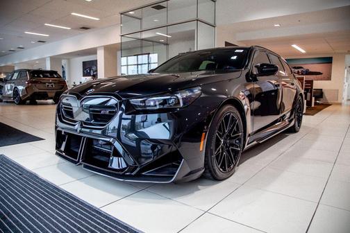 Black Sapphire Metallic 2026 BMW M5 Base