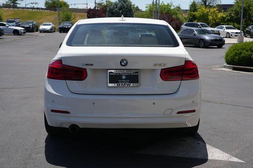 Alpine White 2017 BMW 320 i