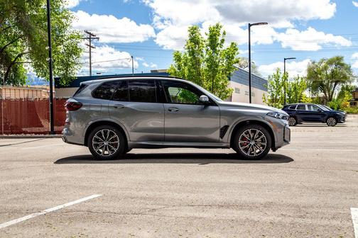 Skyscraper Grey Metallic 2026 BMW X5 xDrive40i