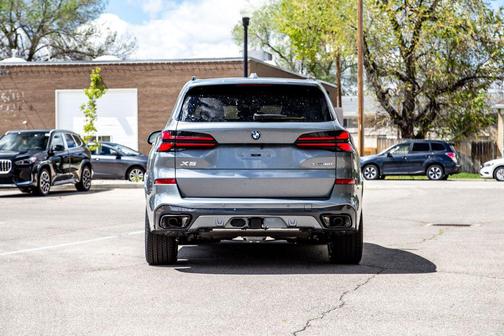 Skyscraper Grey Metallic 2026 BMW X5 xDrive40i