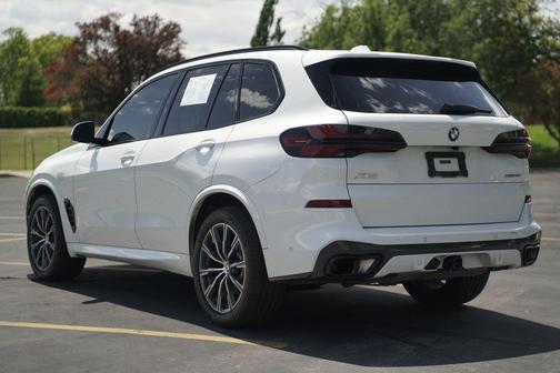 Mineral White Metallic 2024 BMW X5 xDrive40i
