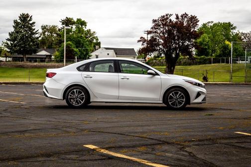 Snow White Pearl 2023 Kia Forte LXS