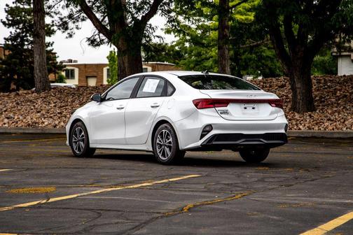 Snow White Pearl 2023 Kia Forte LXS