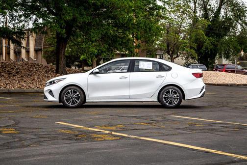 Snow White Pearl 2023 Kia Forte LXS