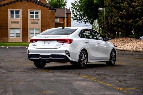 Snow White Pearl 2023 Kia Forte LXS