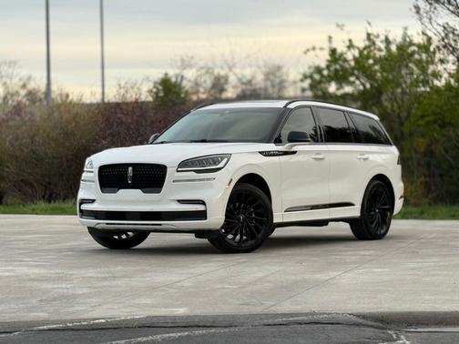 Pristine White Metallic Tri-Coat 2023 Lincoln Aviator Reserve AWD