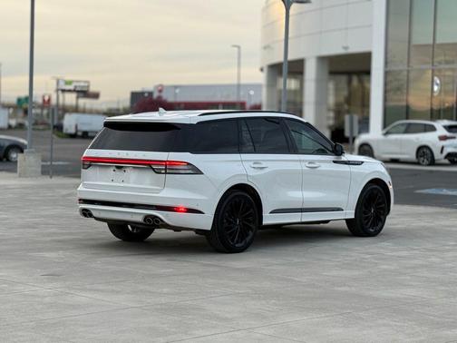 Pristine White Metallic Tri-Coat 2023 Lincoln Aviator Reserve AWD