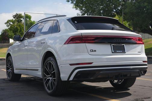 Glacier White Metallic 2023 Audi Q8 55 Premium Plus