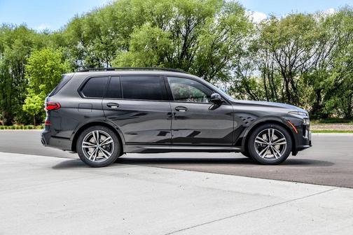 2025 BMW X7 M60i